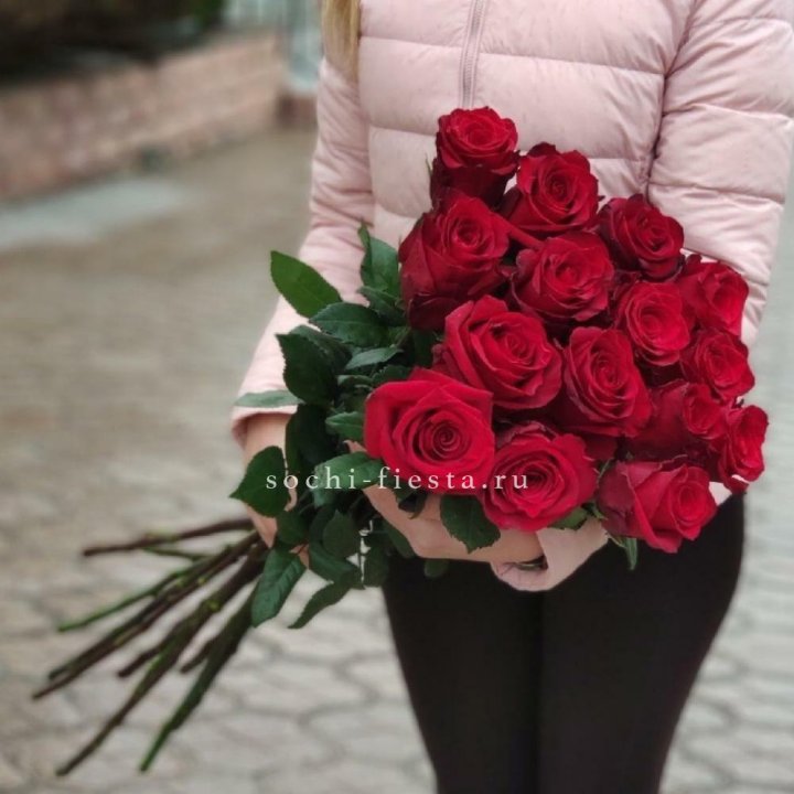 15 высоких красных роз в Улан-Удэ