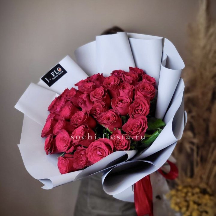 Красные розы 33 шт в Улан-Удэ