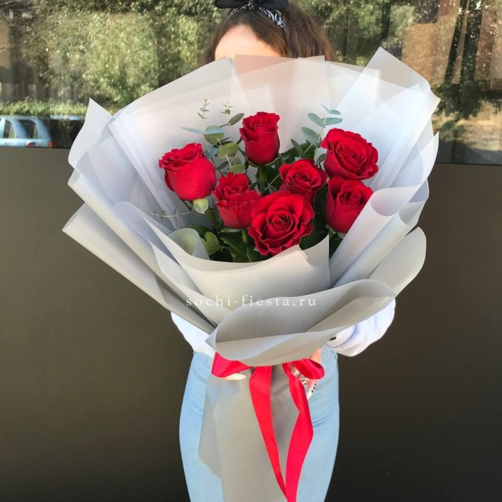 7 красных роз с эвкалиптом  в Улан-Удэ