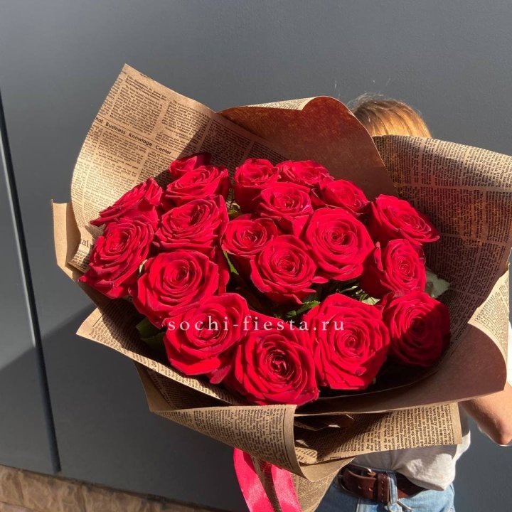 19 красных роз Леди Крафт в Улан-Удэ