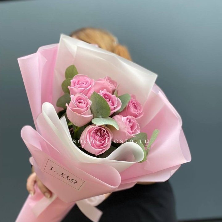 7 розовых роз с эвкалиптом в Улан-Удэ
