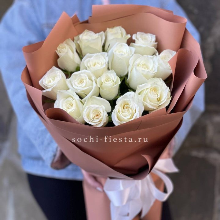 15 белых роз сиена в Улан-Удэ