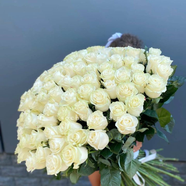 101 белая высокая роза в Улан-Удэ