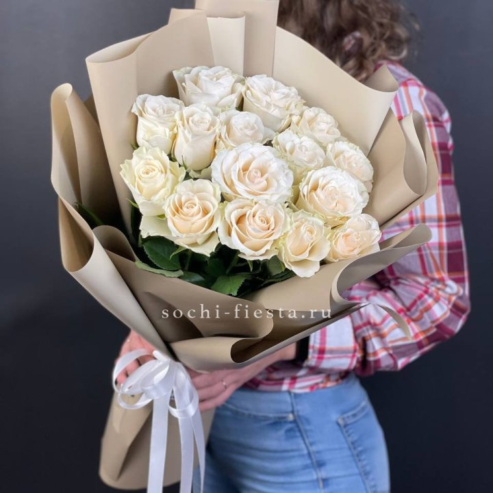 15 белых роз кофе в Улан-Удэ