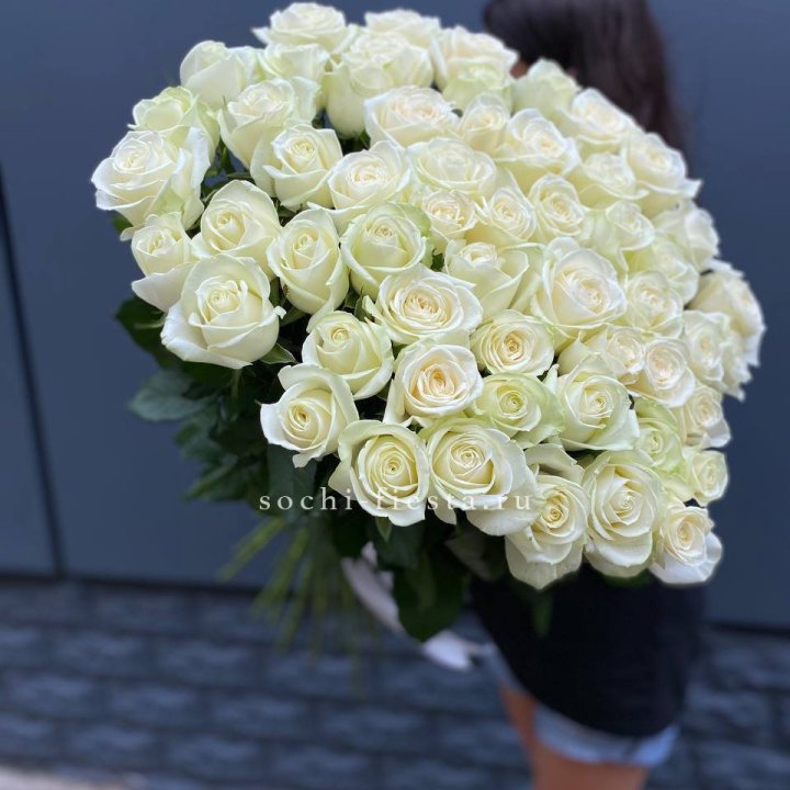 51 белоснежная высокая роза в Улан-Удэ