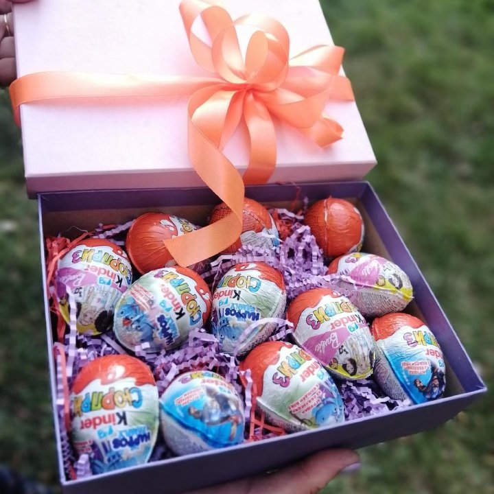 Коробка с киндерами в Улан-Удэ