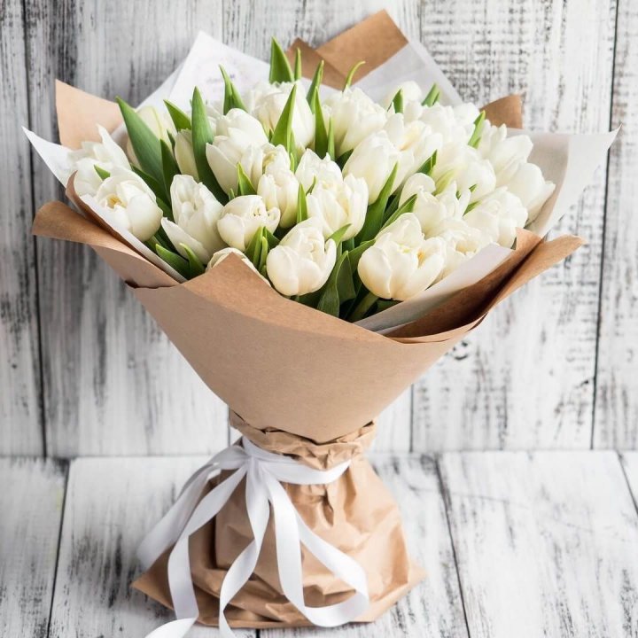 25 белых тюльпанов в Улан-Удэ