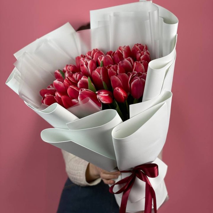 Букет красных тюльпанов в Улан-Удэ
